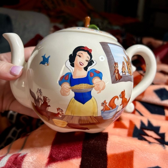 Disney Other - Disney Snow White's Apple Teapot